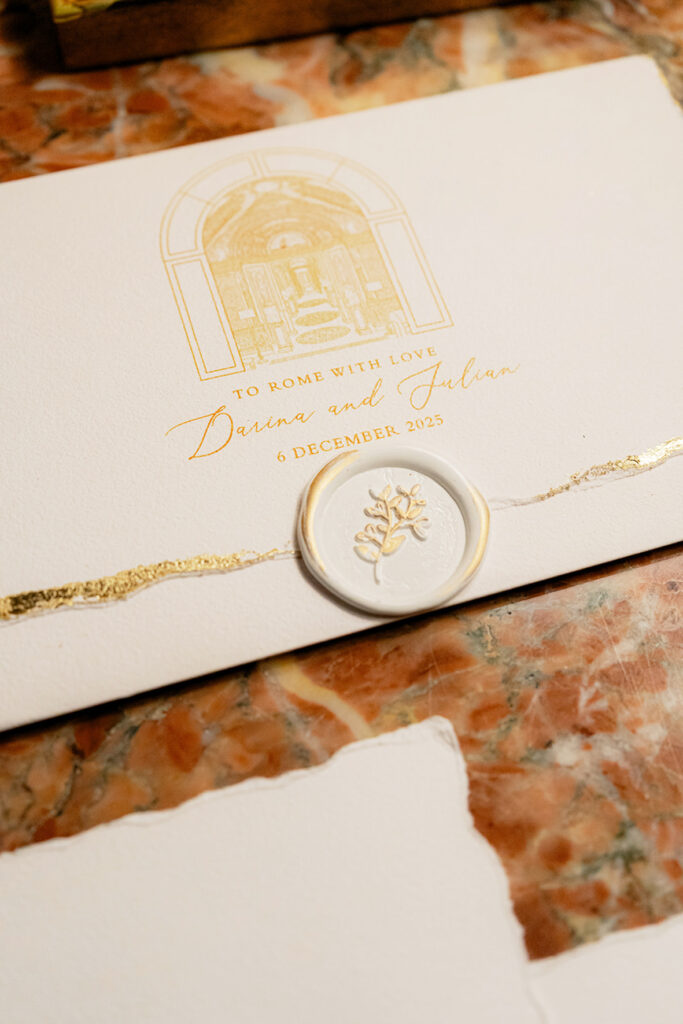 Carte e tessuti pregiati e materiali per wedding stationery personalizzata